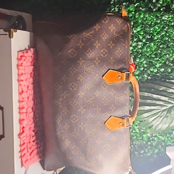 Louis Vuitton Speedy 40 - Picture 1 of 13